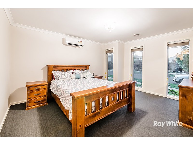 39 Falabela Road, Clyde North VIC 3978