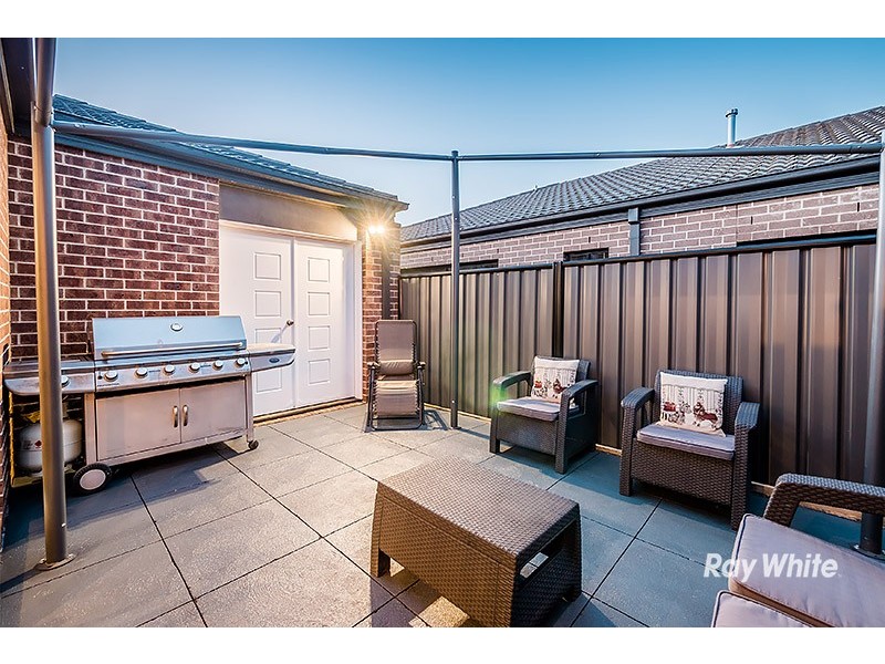 39 Falabela Road, Clyde North VIC 3978