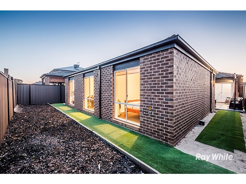 39 Falabela Road, Clyde North VIC 3978