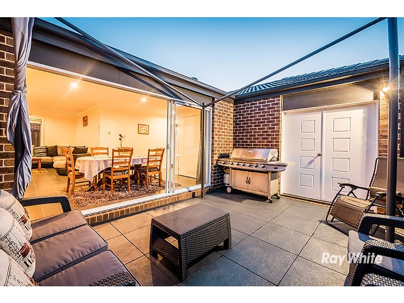 39 Falabela Road, Clyde North VIC 3978