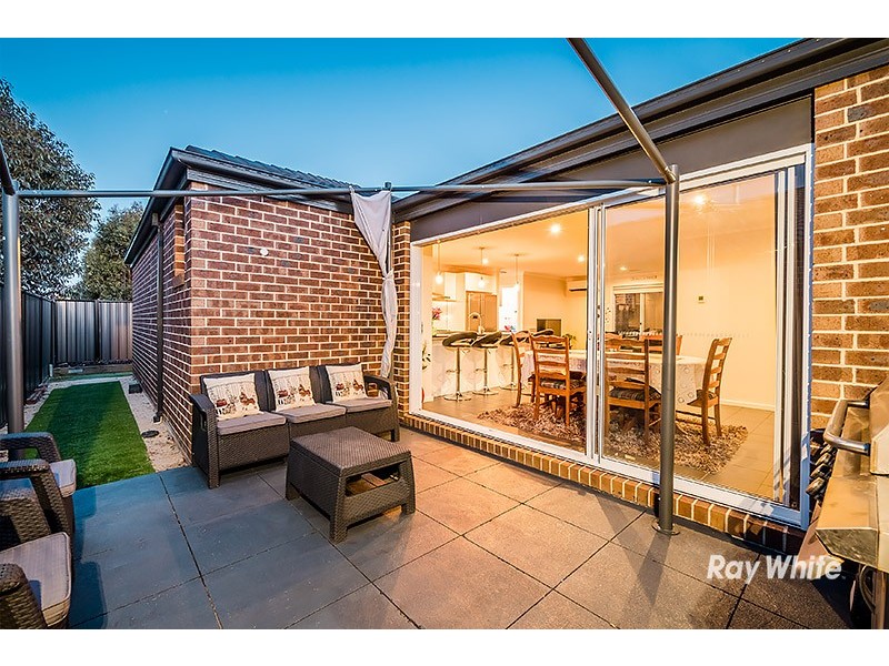 39 Falabela Road, Clyde North VIC 3978