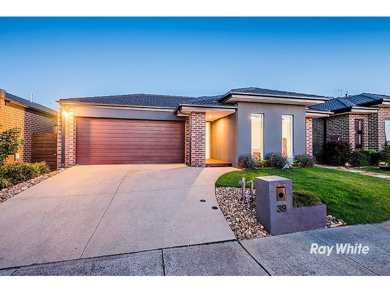 39 Falabela Road, Clyde North VIC 3978