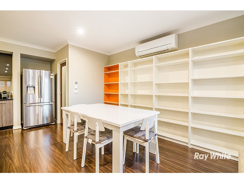 8 Falabela Road, Clyde North VIC 3978