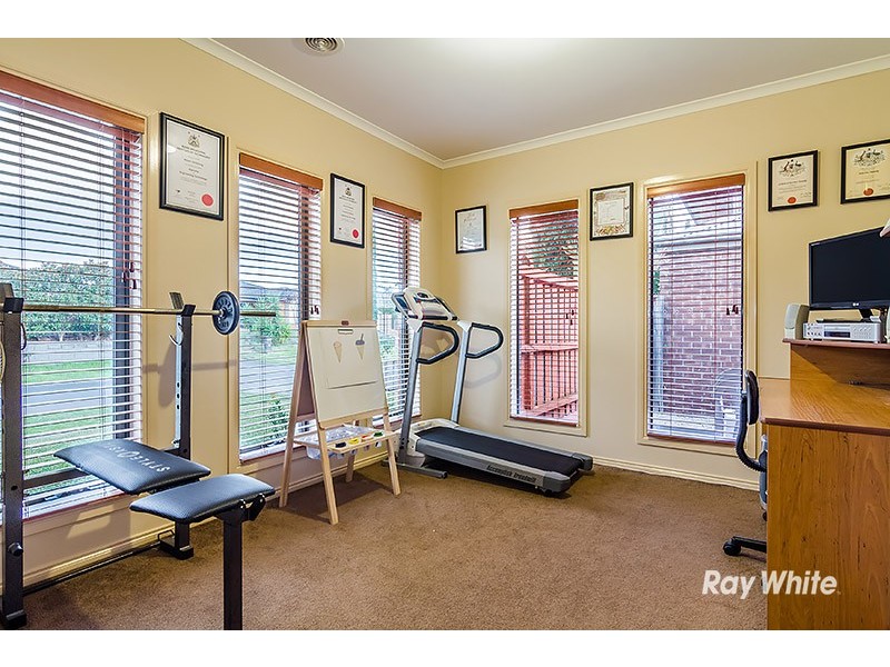 11 Newton Drive, Cranbourne North VIC 3977