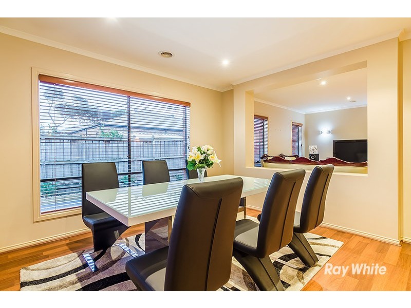 11 Newton Drive, Cranbourne North VIC 3977