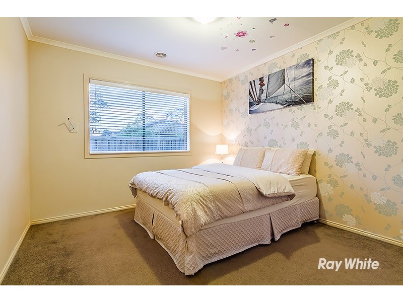 11 Newton Drive, Cranbourne North VIC 3977