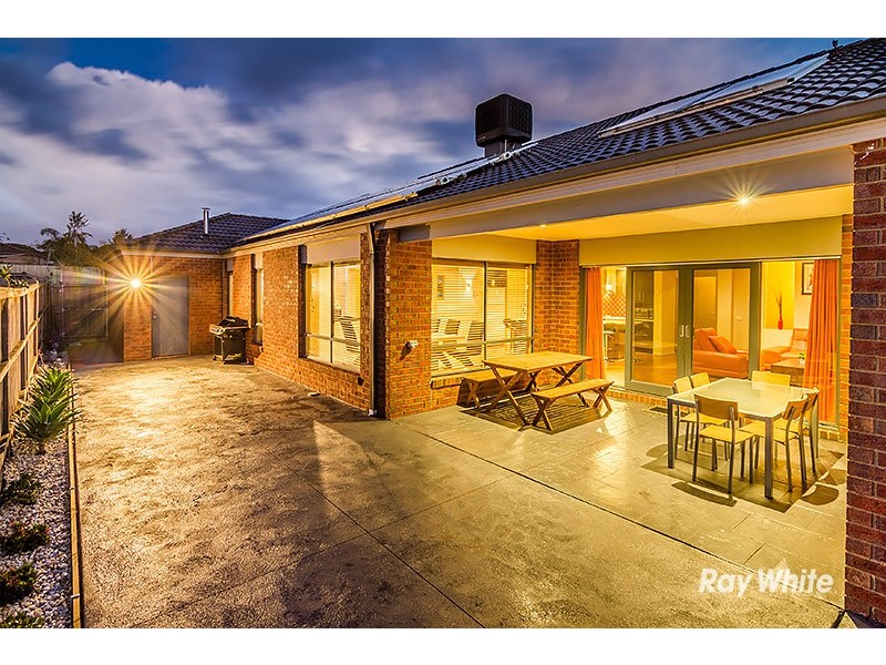 11 Newton Drive, Cranbourne North VIC 3977