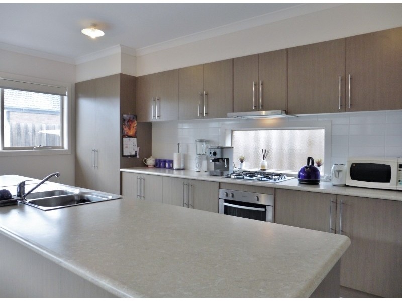 16 Shorey Place, Cranbourne West VIC 3977