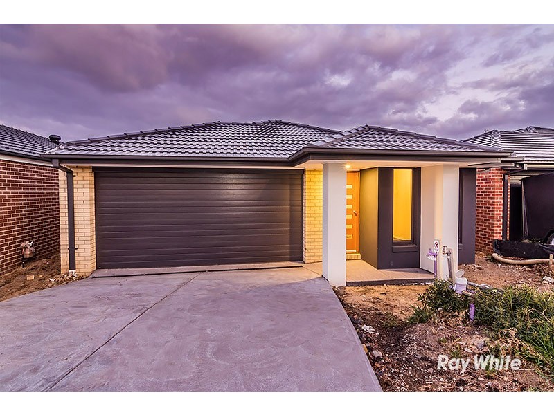 84 Nelson Street, Cranbourne East VIC 3977