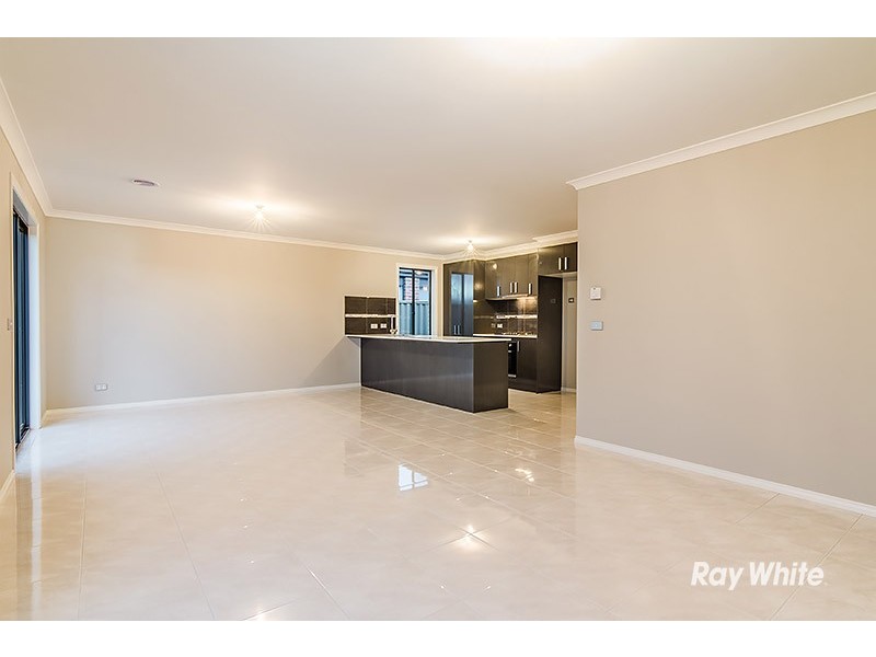 84 Nelson Street, Cranbourne East VIC 3977
