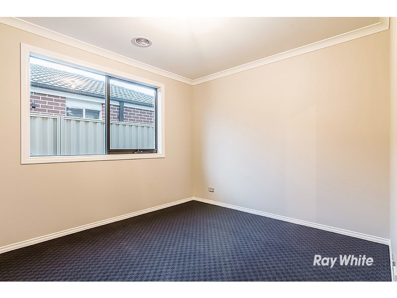 84 Nelson Street, Cranbourne East VIC 3977
