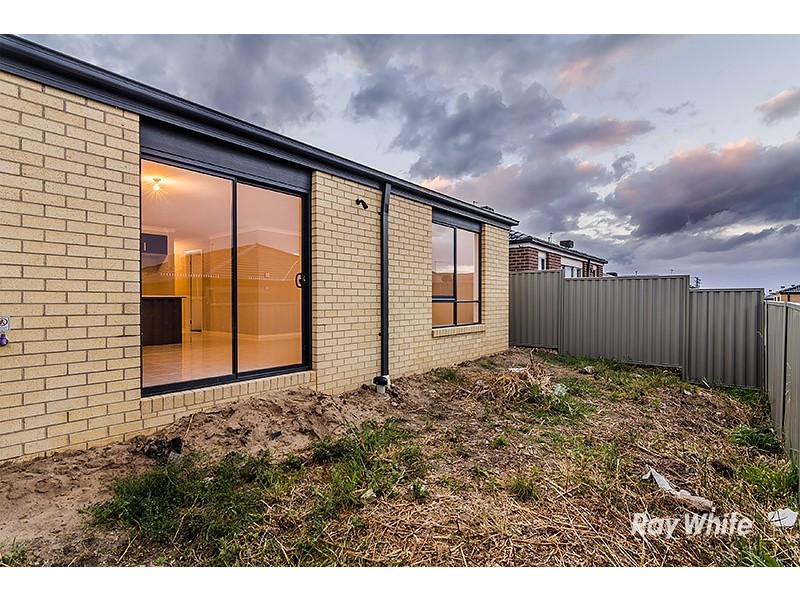 84 Nelson Street, Cranbourne East VIC 3977
