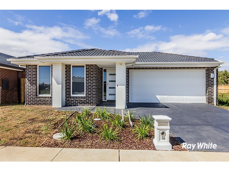 16 Fenway Boulevard, Clyde North VIC 3978