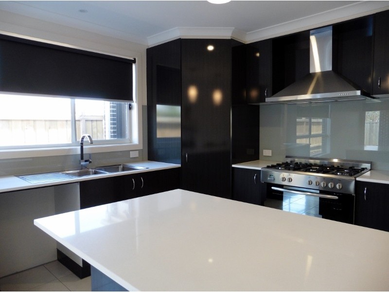 16 Fenway Boulevard, Clyde North VIC 3978