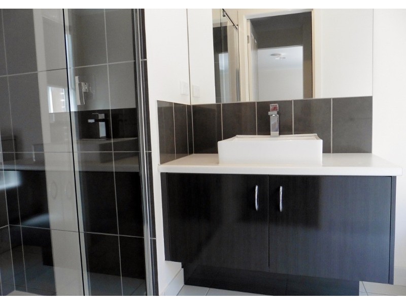 16 Fenway Boulevard, Clyde North VIC 3978