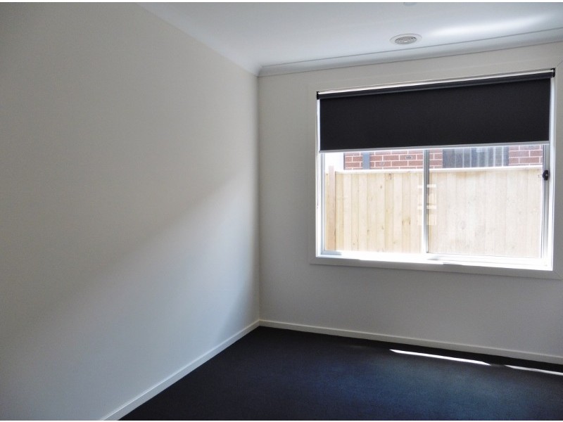 16 Fenway Boulevard, Clyde North VIC 3978