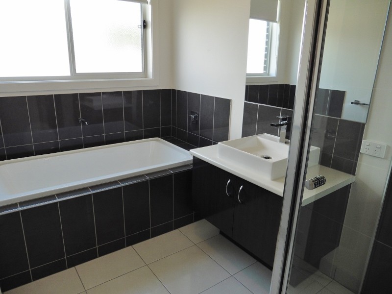 16 Fenway Boulevard, Clyde North VIC 3978