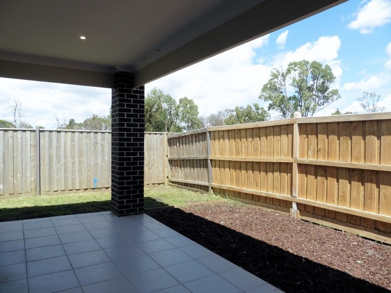 16 Fenway Boulevard, Clyde North VIC 3978