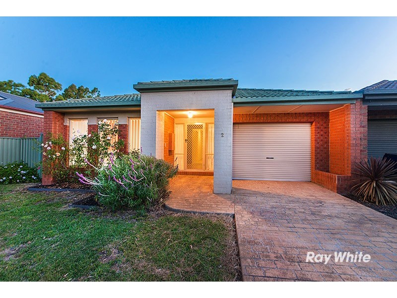 2 Gallop Close, Cranbourne East VIC 3977