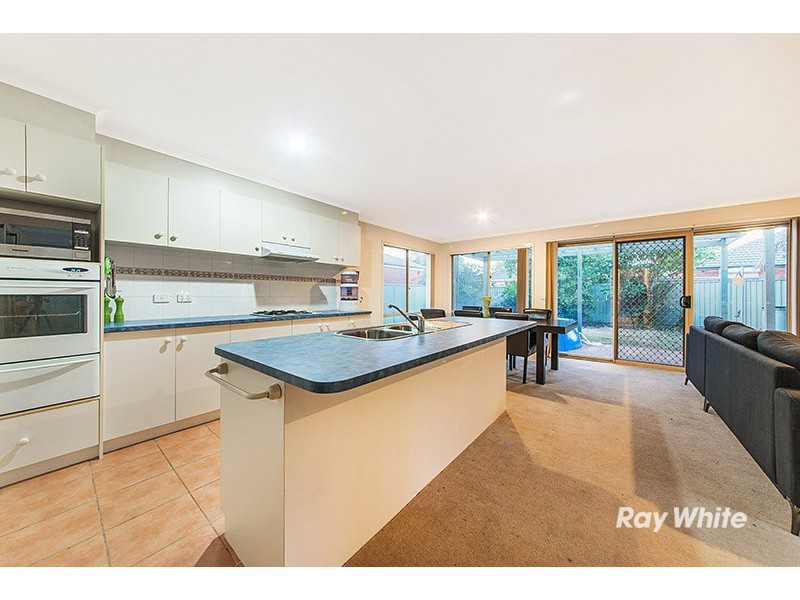 2 Gallop Close, Cranbourne East VIC 3977