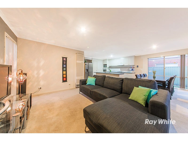 2 Gallop Close, Cranbourne East VIC 3977