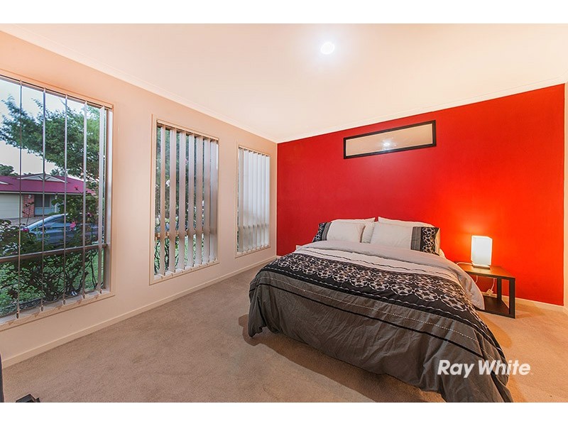 2 Gallop Close, Cranbourne East VIC 3977