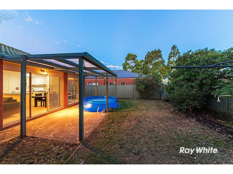 2 Gallop Close, Cranbourne East VIC 3977