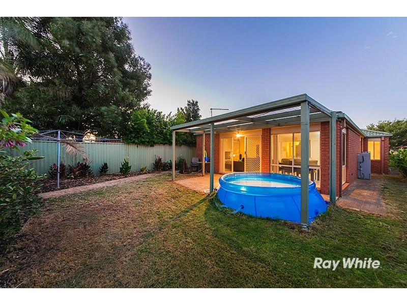 2 Gallop Close, Cranbourne East VIC 3977