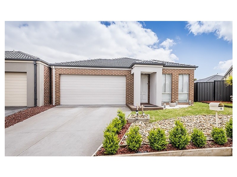 10 Camolina Way, Clyde North VIC 3978