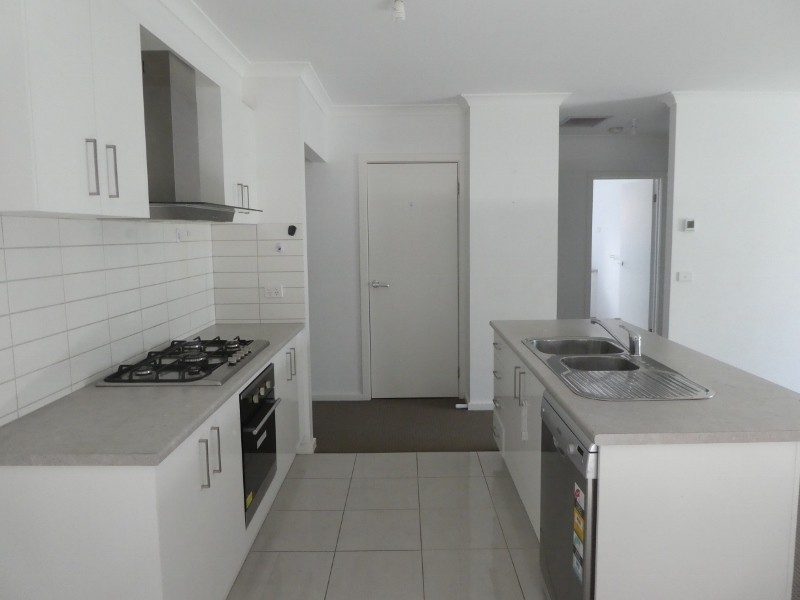 10 Camolina Way, Clyde North VIC 3978