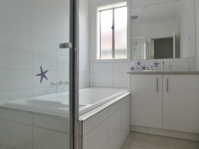 10 Camolina Way, Clyde North VIC 3978