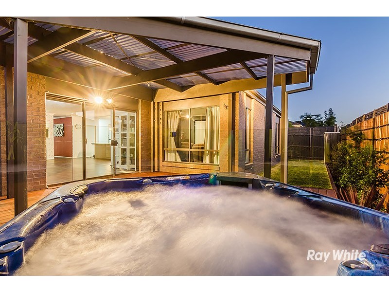 13 Rock Daisy Drive, Cranbourne West VIC 3977