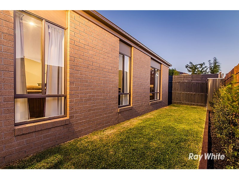 13 Rock Daisy Drive, Cranbourne West VIC 3977