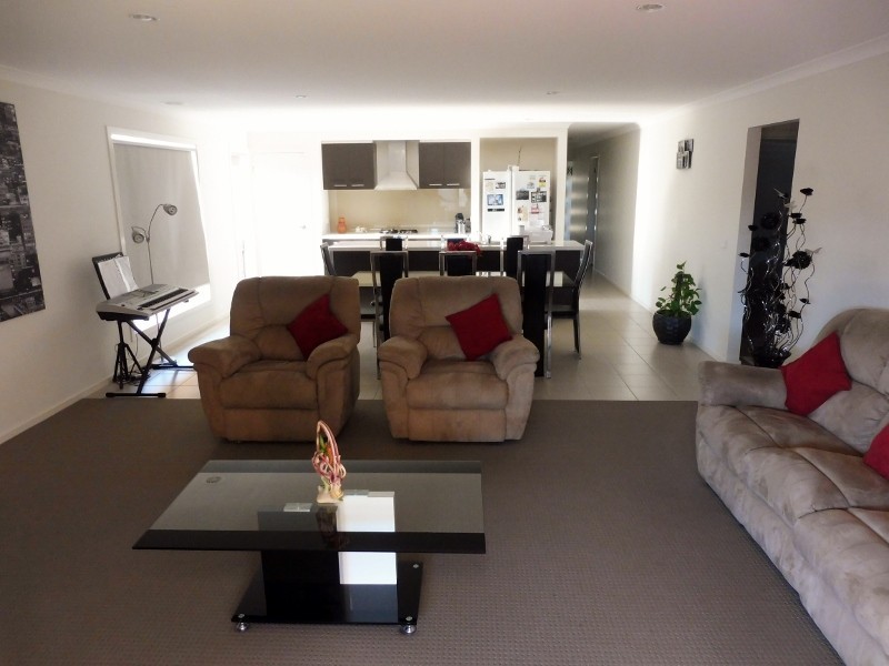 15 Nobel Drive, Cranbourne West VIC 3977