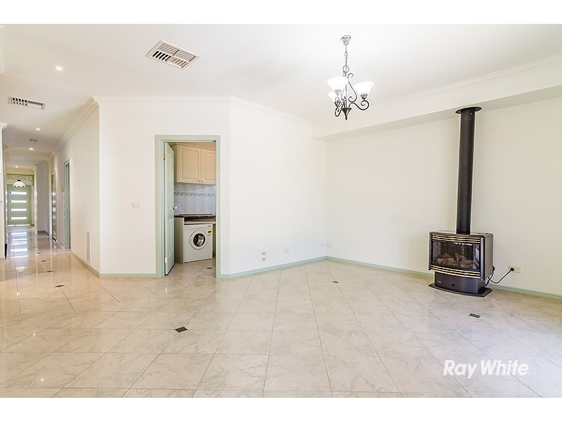 3 Filbert Court, Cranbourne North VIC 3977