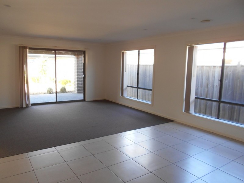 12 Islington Avenue, Cranbourne North VIC 3977