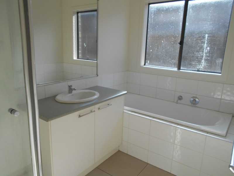 12 Islington Avenue, Cranbourne North VIC 3977