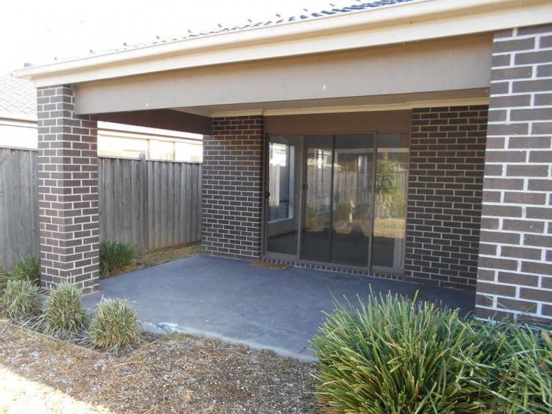 12 Islington Avenue, Cranbourne North VIC 3977