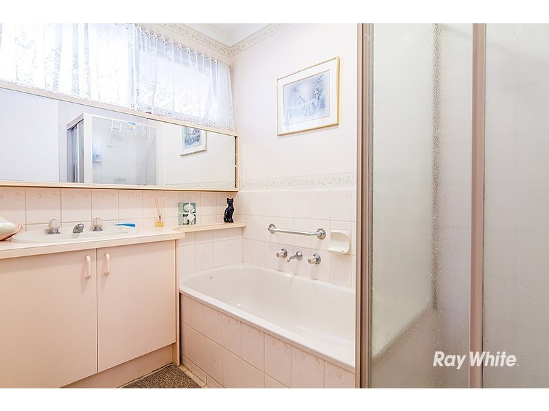 2 Marnie Drive, Cranbourne West VIC 3977