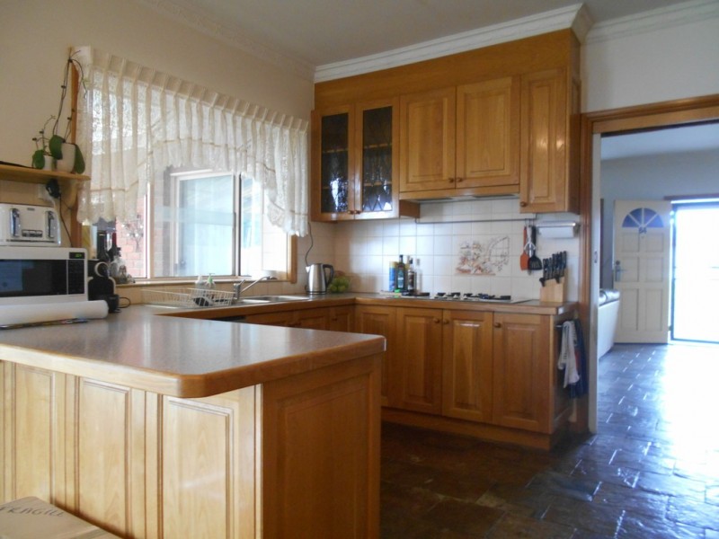 64 Golf Links Road, Berwick VIC 3806