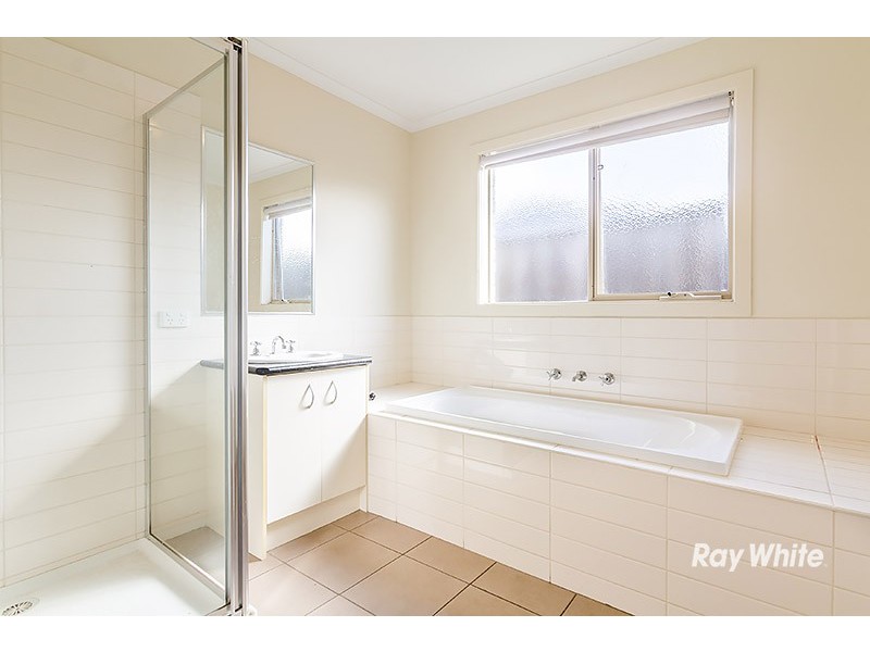 4 Fiscus Court, Cranbourne VIC 3977