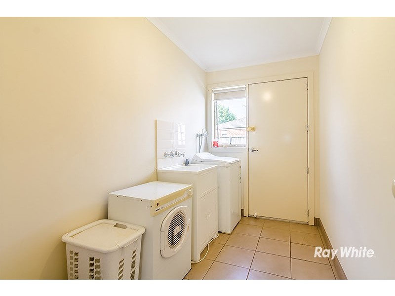 4 Fiscus Court, Cranbourne VIC 3977