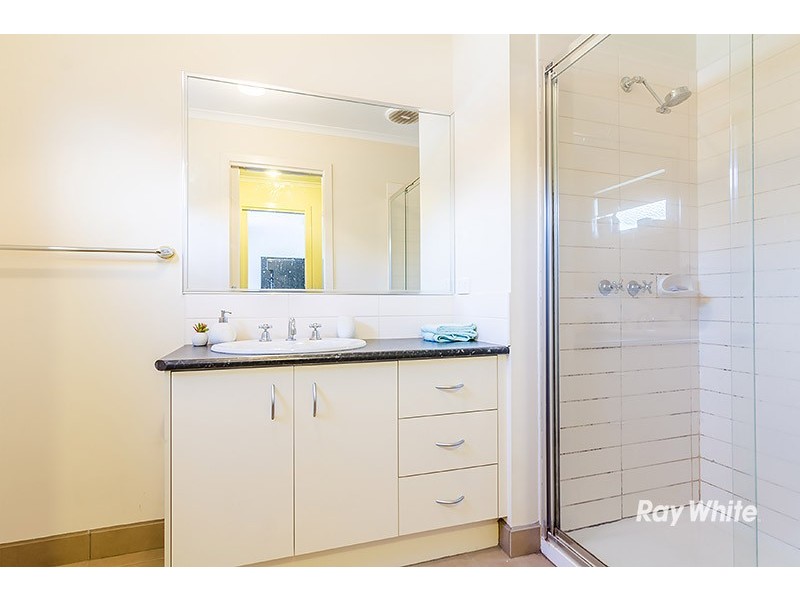 4 Fiscus Court, Cranbourne VIC 3977