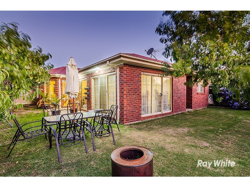 106 Courtenay Avenue, Cranbourne North VIC 3977