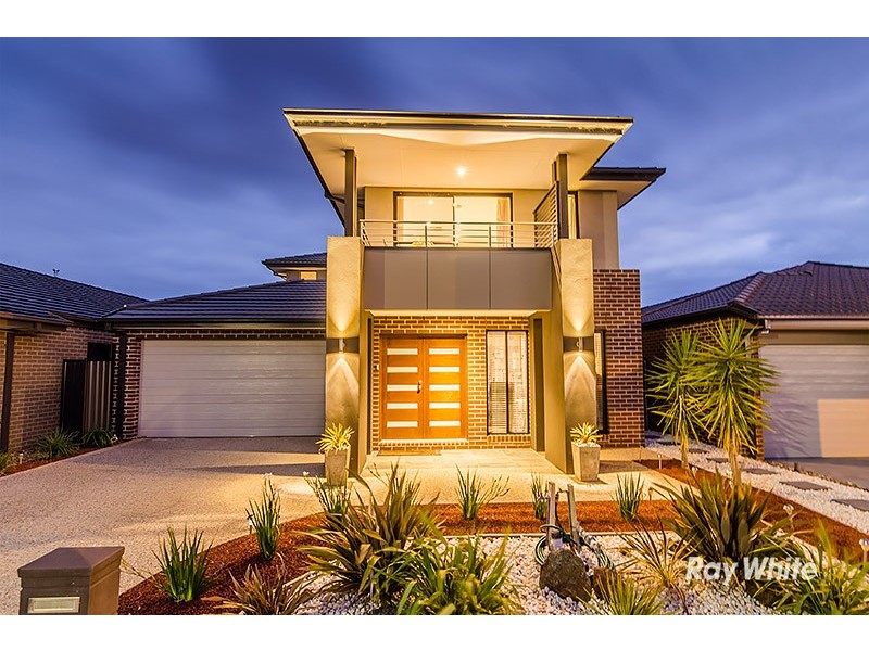 33 Wilkiea Crescent, Cranbourne North VIC 3977