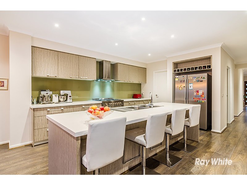 33 Wilkiea Crescent, Cranbourne North VIC 3977