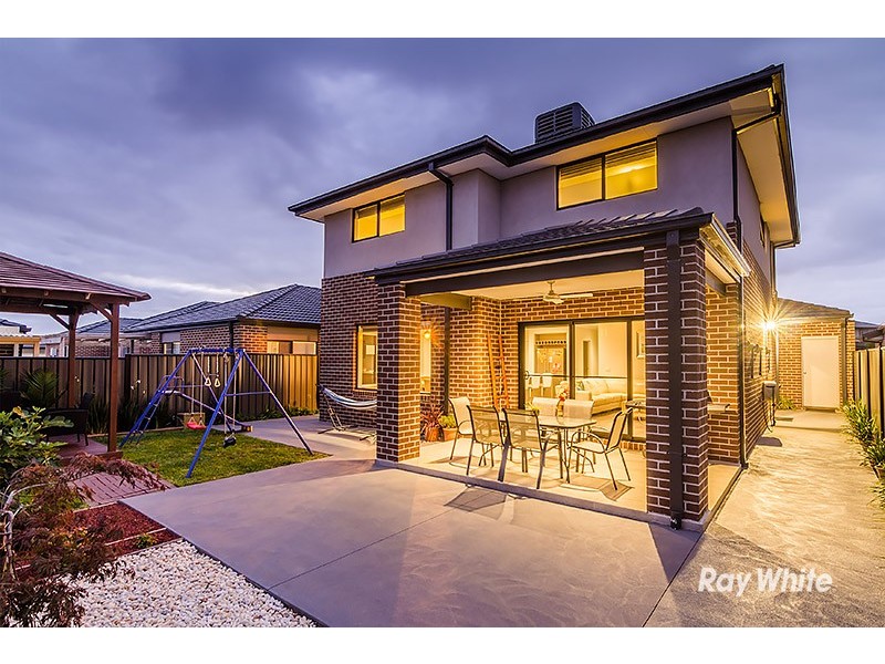 33 Wilkiea Crescent, Cranbourne North VIC 3977