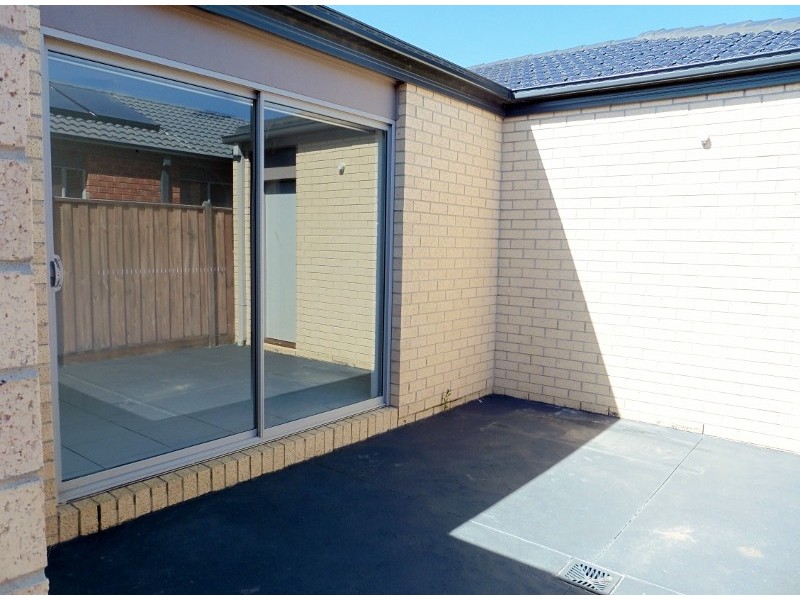 2 Pyrenees Road, Clyde VIC 3978