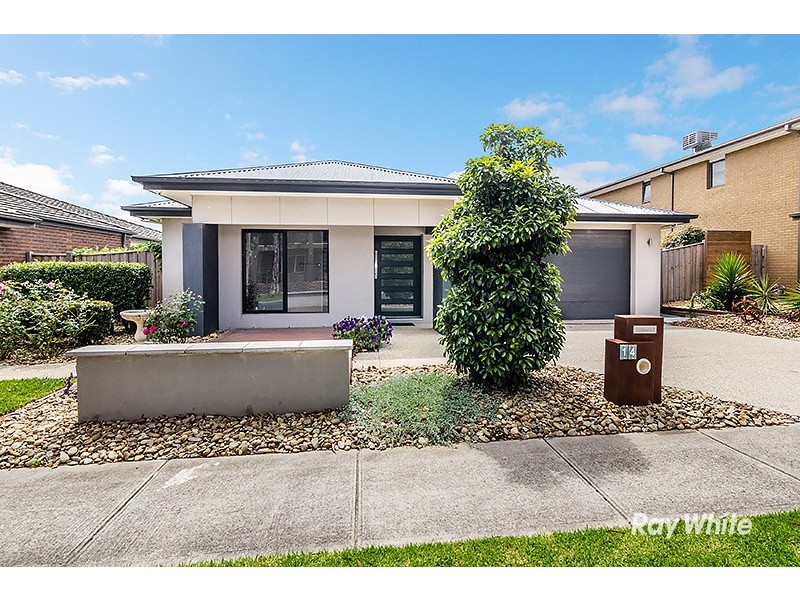 14 Nature Circuit, Cranbourne North VIC 3977