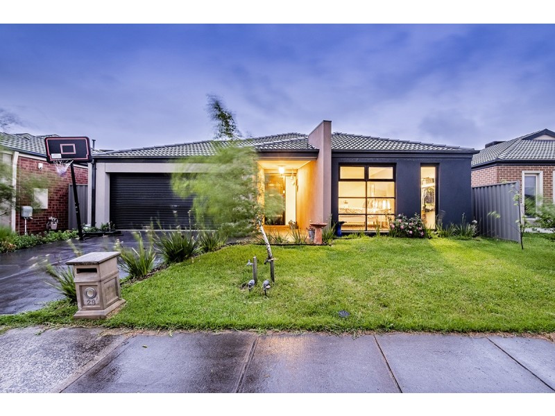 29 Thurvaston Crescent, Cranbourne East VIC 3977